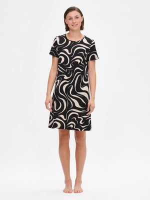 Lyhyt y&ouml;paita Vesi, Nanso