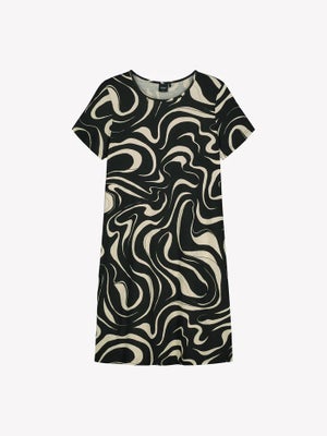 Lyhyt y&ouml;paita Vesi, Nanso